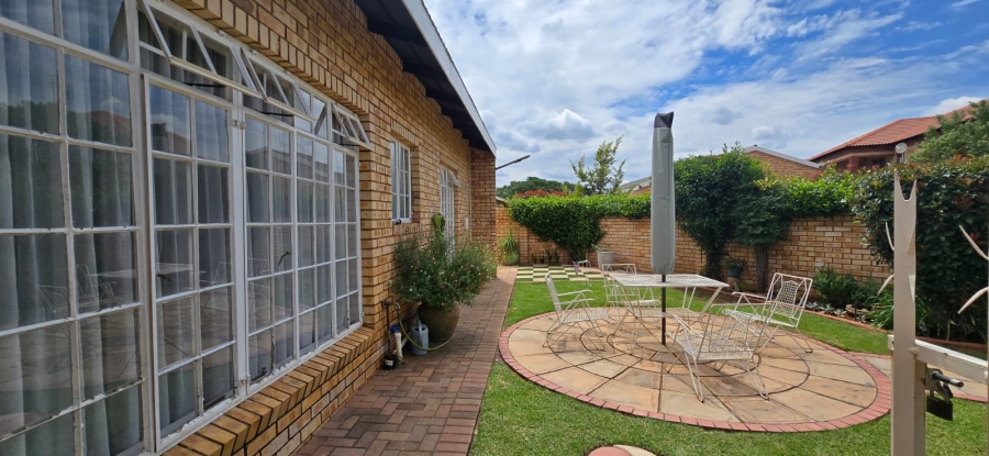 2 Bedroom Property for Sale in Flamwood North West